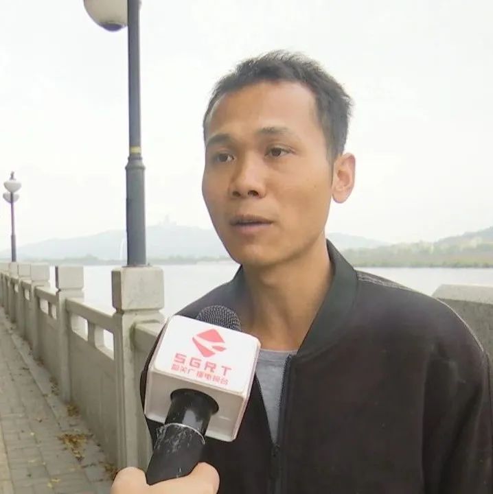 DƬ
